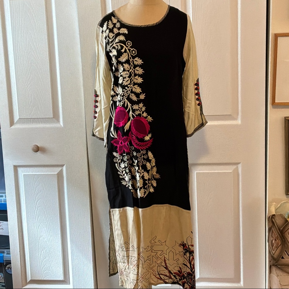 India Kurta Chic Black and Cream Long Sleeve Long Tunic with Pink Floral Accents